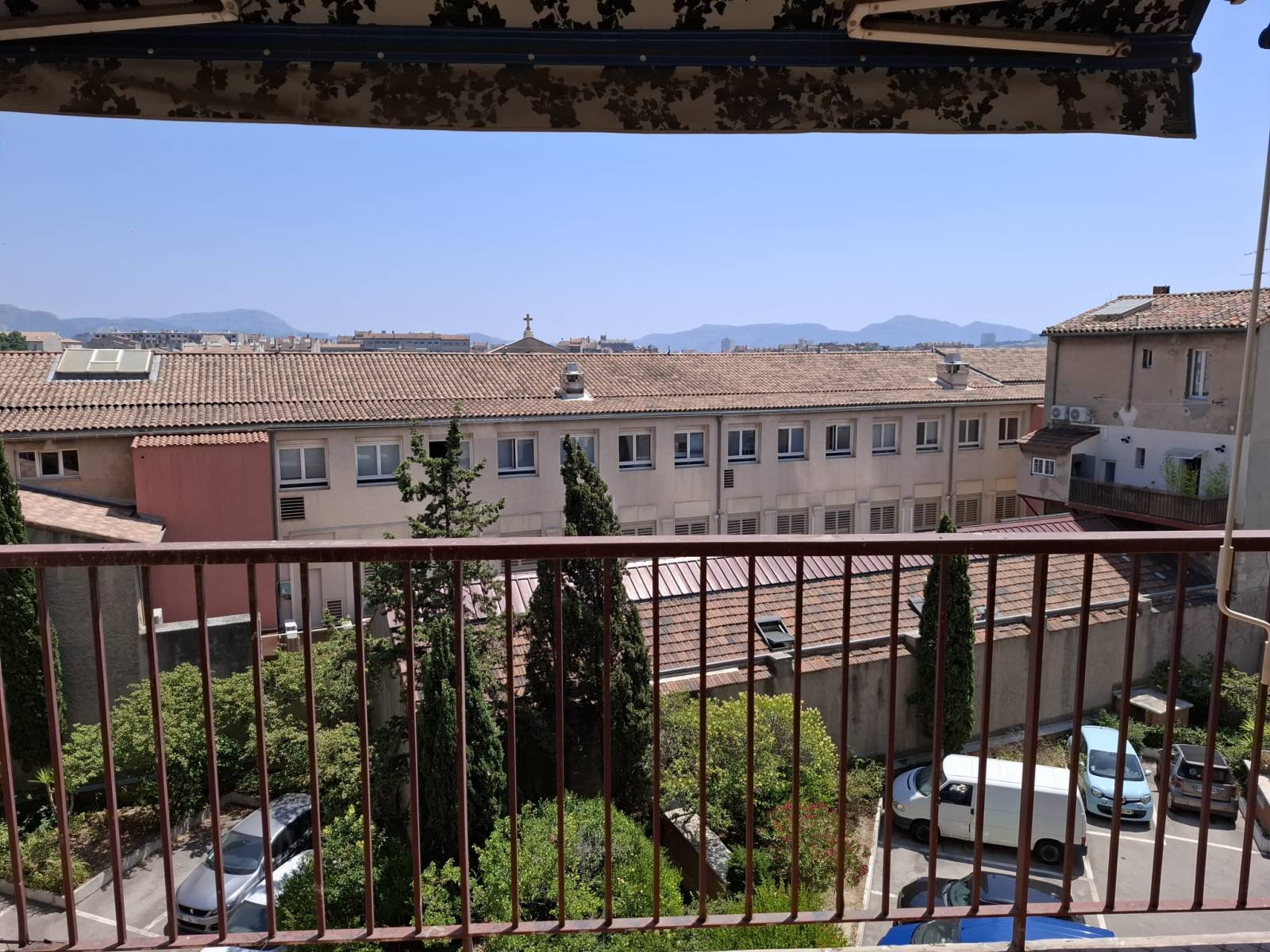 MARSEILLE 1er  LONGCHAMP/FLAMMARION. Bel appartement T3 avec terrasse garage et cave.