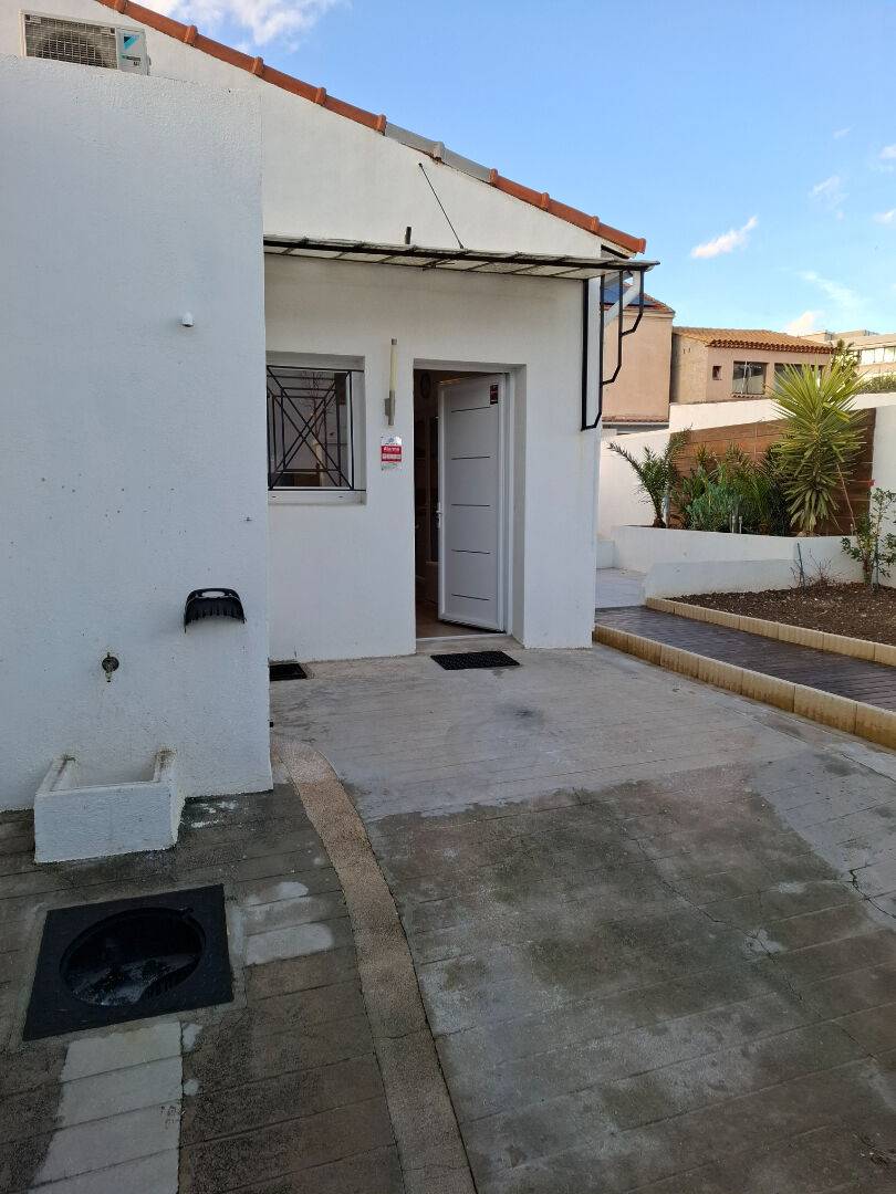 LOCATION  MAISON T1 AVEC PARKING JARDIN ET TERRASSE  13016 MARSEILLE