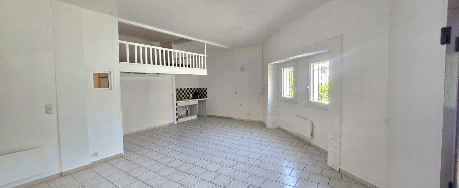 salle a manger et cuisine ouverte avec mezzanine 