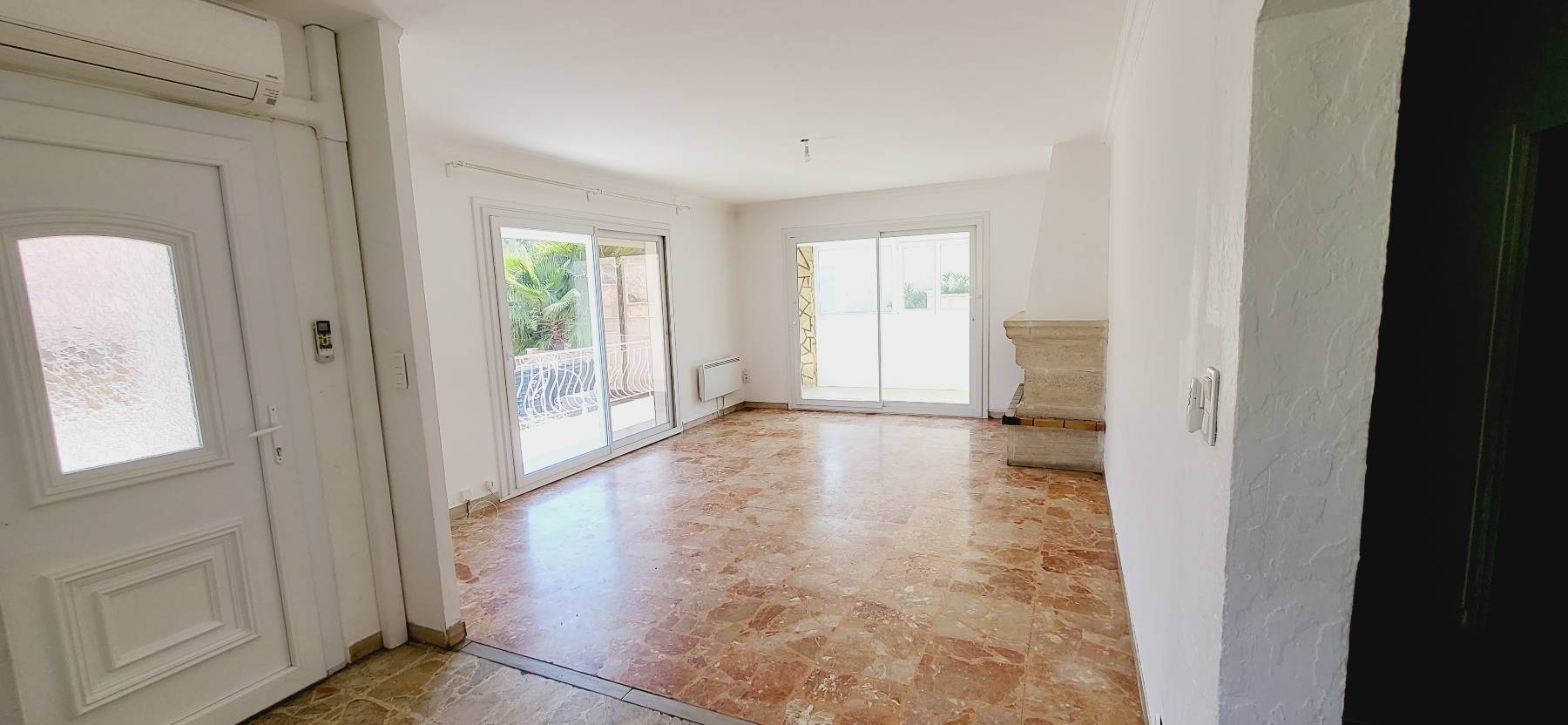 EXCLUSIVITE LE ROVE. VILLA T4 TRADITIONNELLE AVEC BEAU JARDIN PISCINABLE ET T2 INDEPENDANT