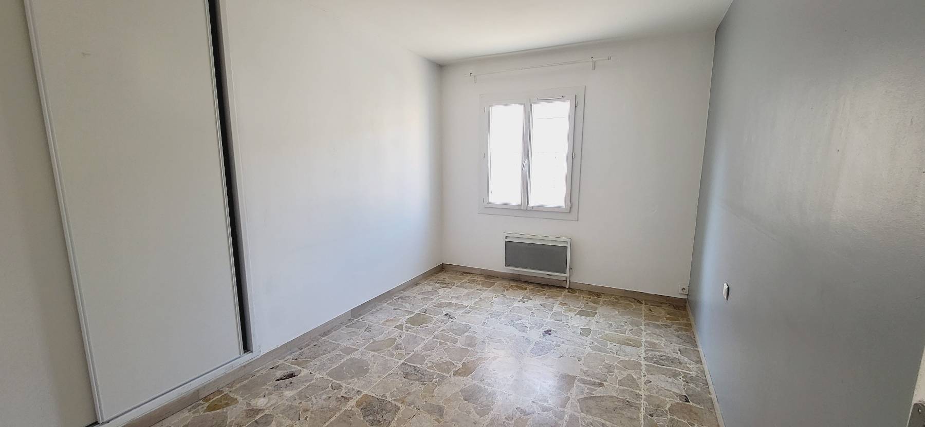 EXCLUSIVITE LE ROVE. VILLA T4 TRADITIONNELLE AVEC BEAU JARDIN PISCINABLE ET T2 INDEPENDANT