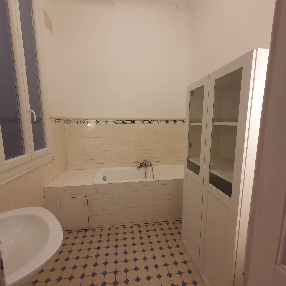 EXCLUSIVITE. CANEBIERE /GAMBETTA . Beau T3 /4  traversant  de 86 m² dans bel immeuble haussmannien