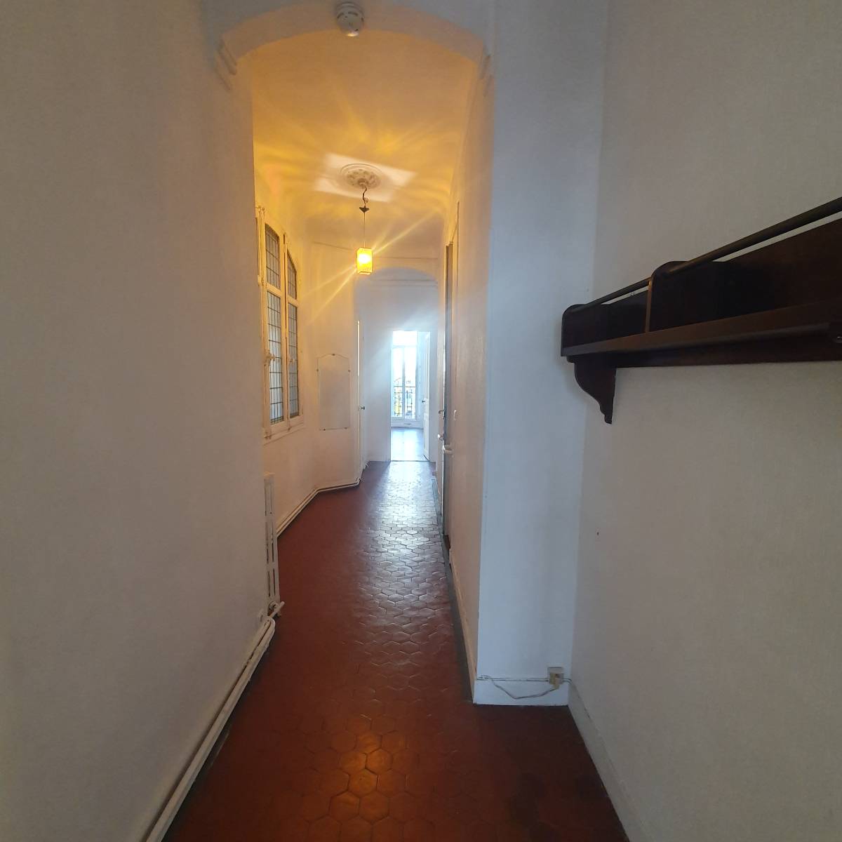 EXCLUSIVITE. CANEBIERE /GAMBETTA . Beau T3 /4  traversant  de 86 m² dans bel immeuble haussmannien