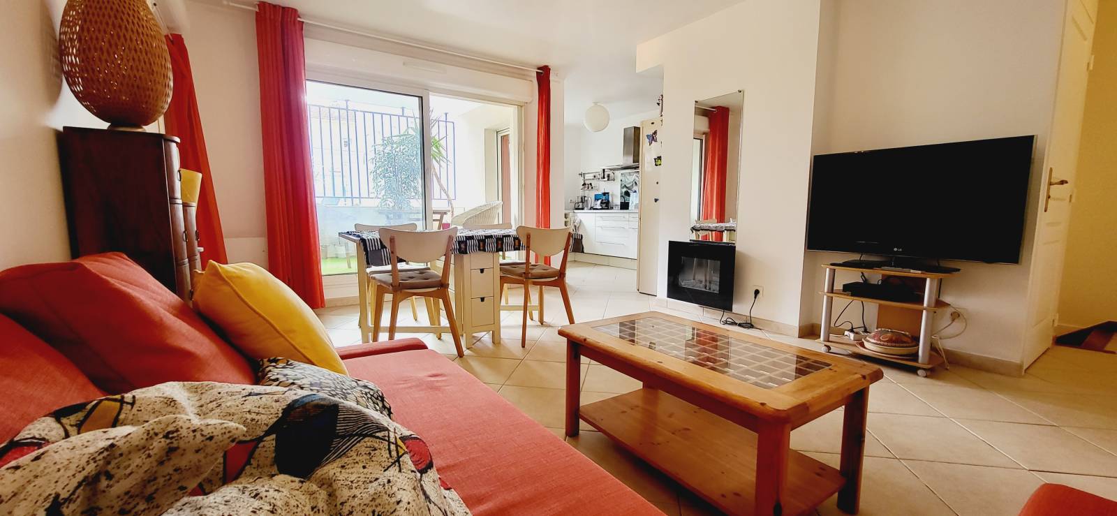 EXLUSIVITE L'ESTAQUE PLAGE . Bel appartement T4 avec terrasse dans bel immeuble récent.