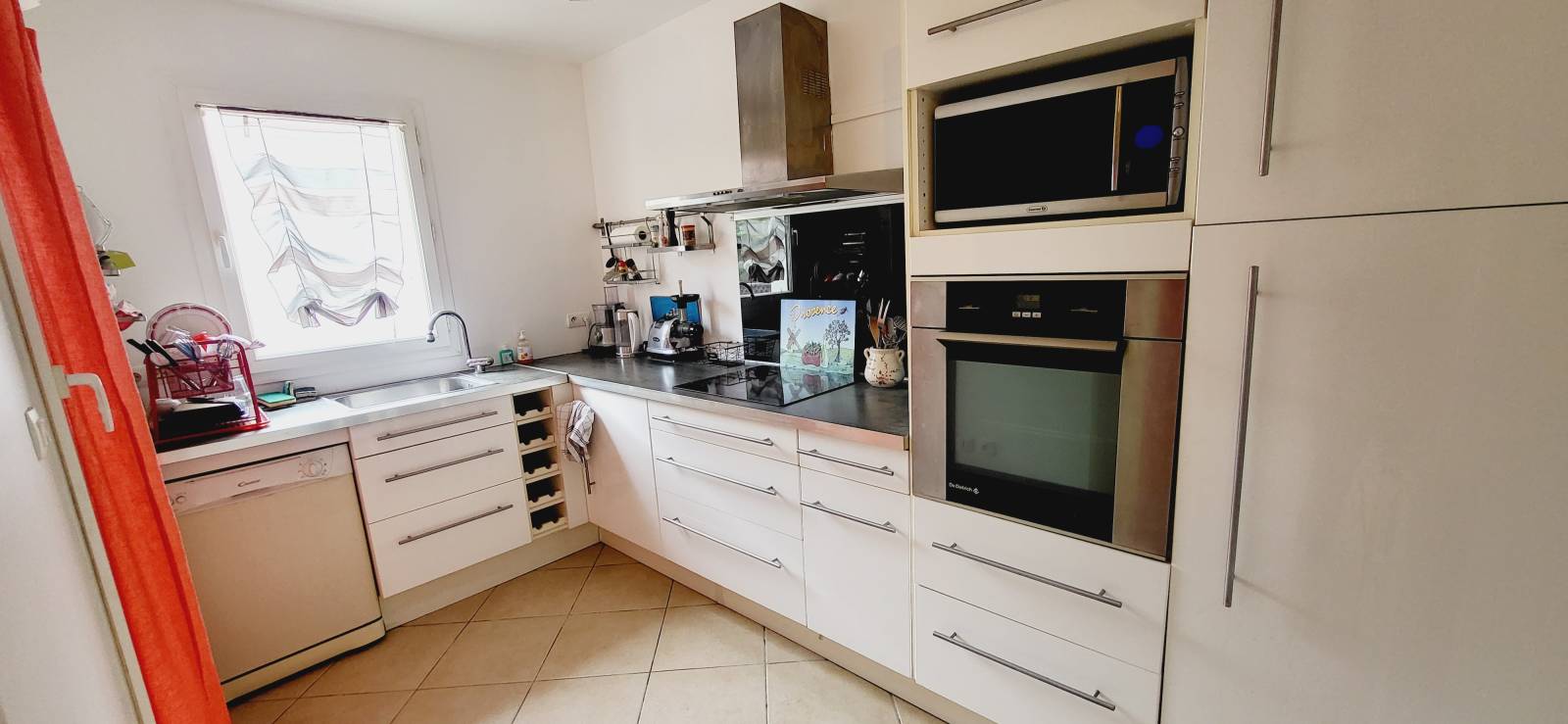 EXLUSIVITE L'ESTAQUE PLAGE . Bel appartement T4 avec terrasse dans bel immeuble récent.