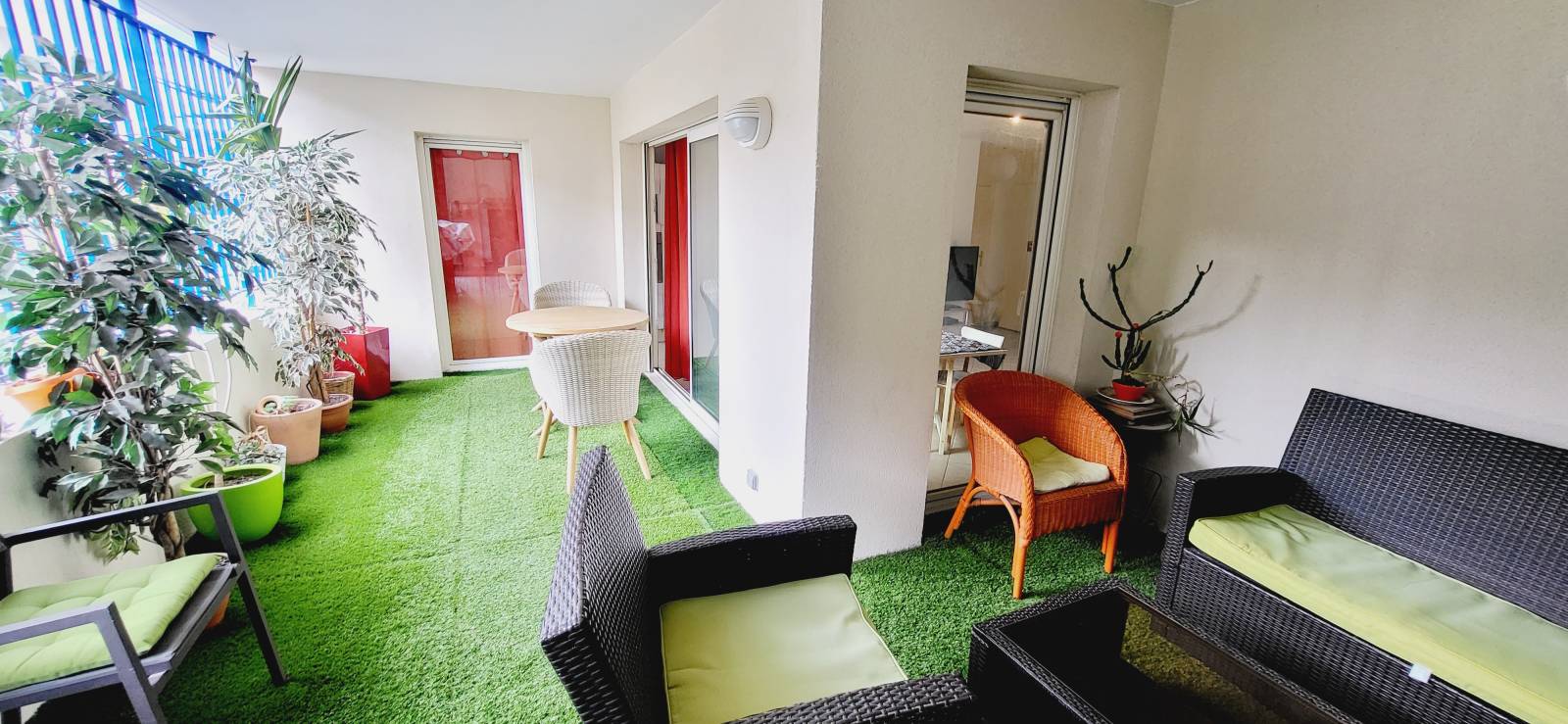 EXLUSIVITE L'ESTAQUE PLAGE . Bel appartement T4 avec terrasse dans bel immeuble récent.