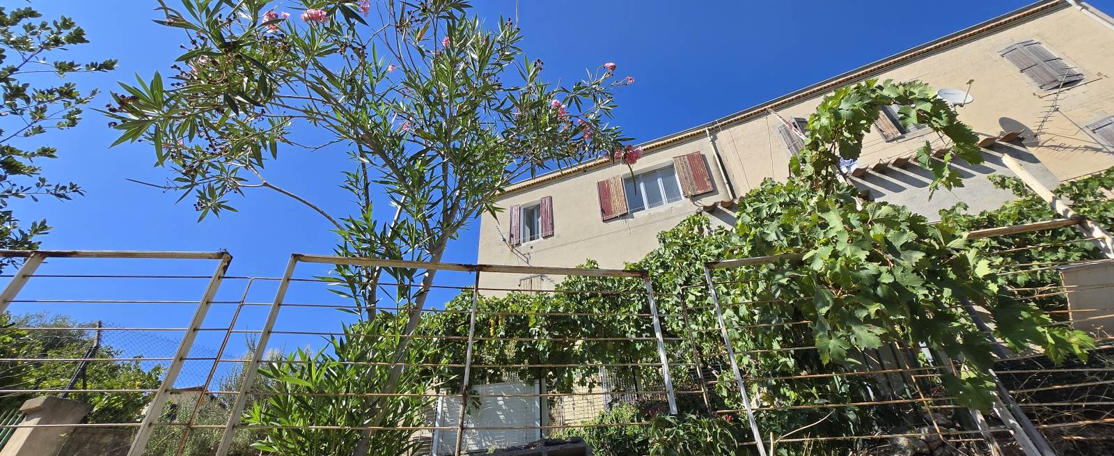 EXCLUSIVITÉ.  L Estaque beau  type trois VUE MER