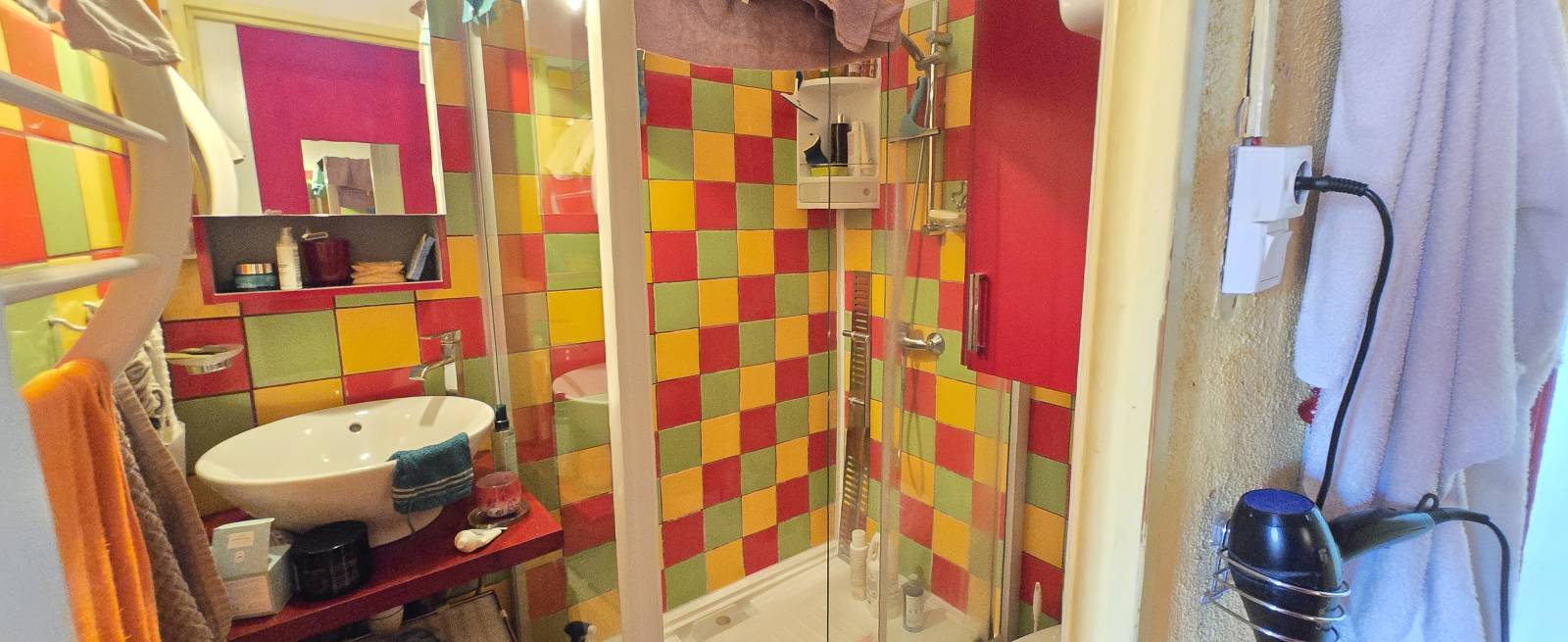 MARSEILLE 15/ LITTORAL. Appartement T3 en Rez-de-Chaussée de maison avec terrasse .