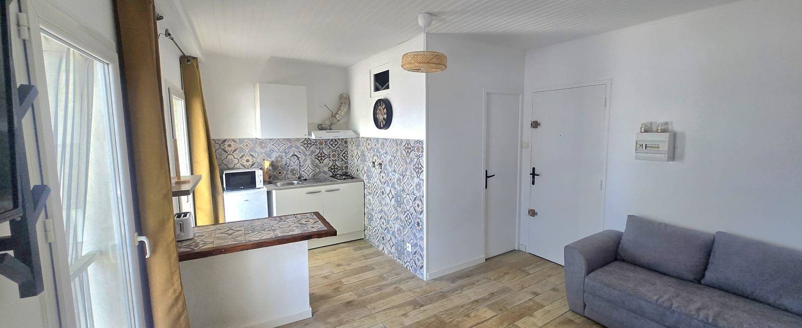 LOCATION ESTAQUE PLAGE.  APPARTEMENT TYPE 1 VUE MER.