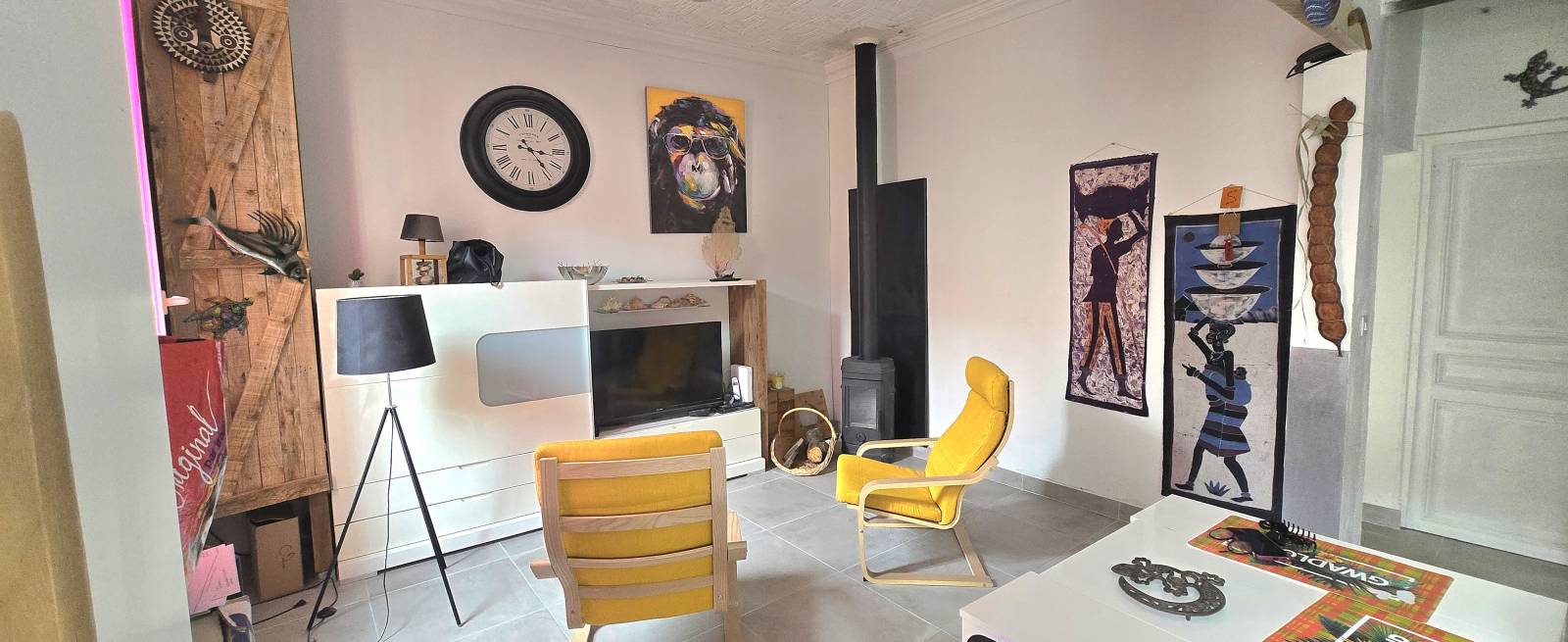 Salon moderne et lumineux