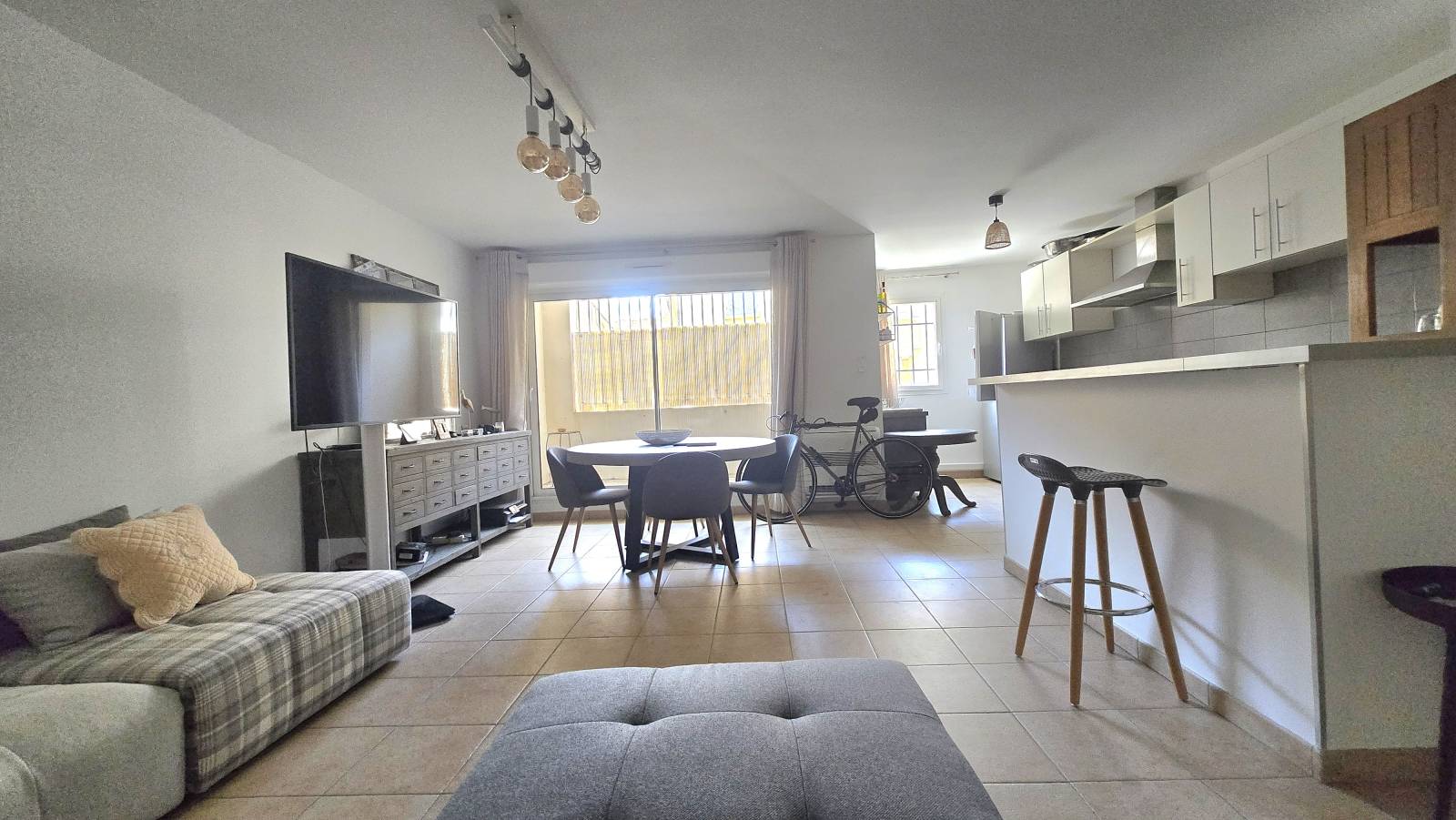 EXCLUSIVITE. L'ESTAQUE PLAGE . Bel appartement T3 avec terrasse et garage double.