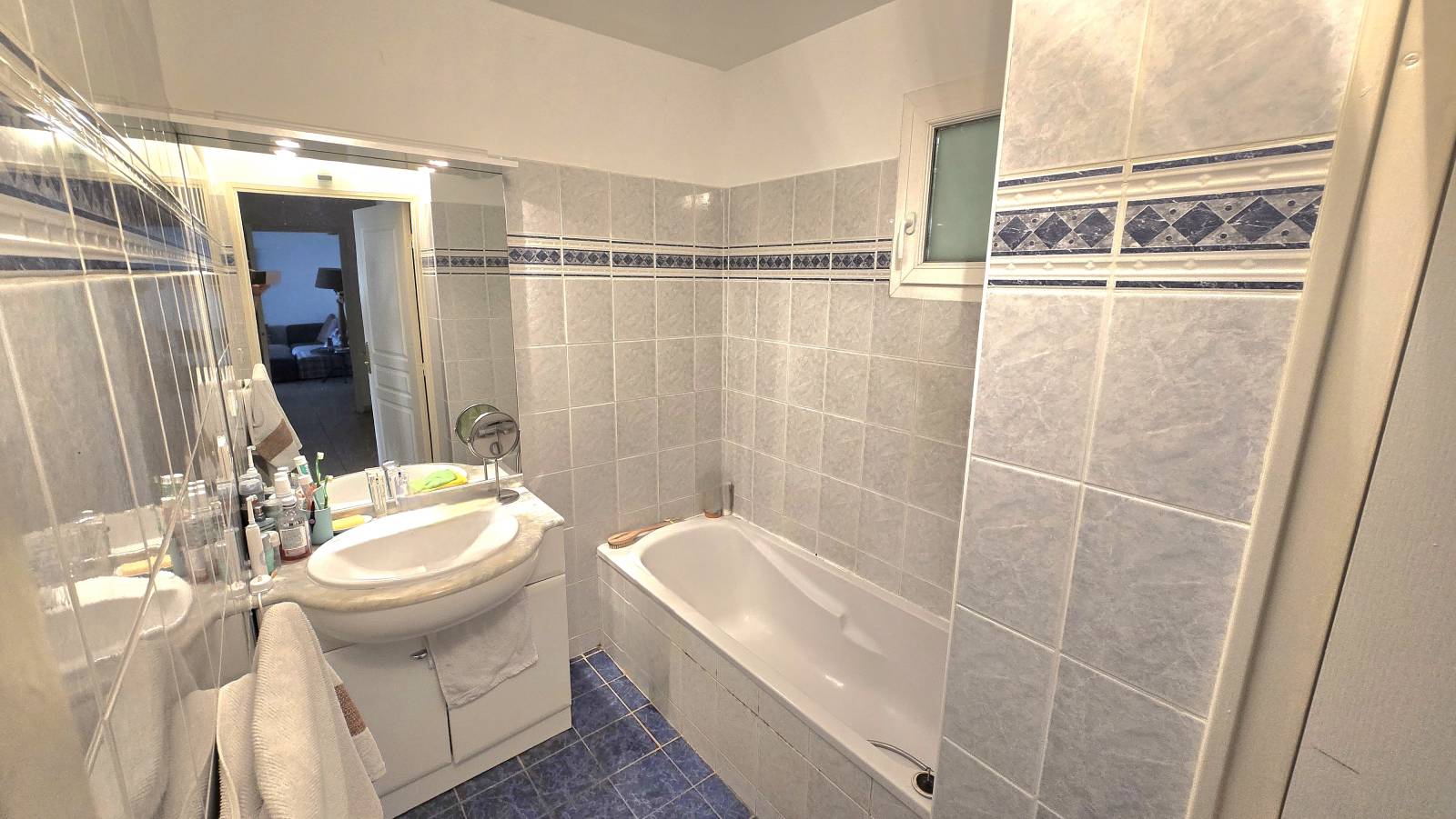 EXCLUSIVITE. L'ESTAQUE PLAGE . Bel appartement T3 avec terrasse et garage double.