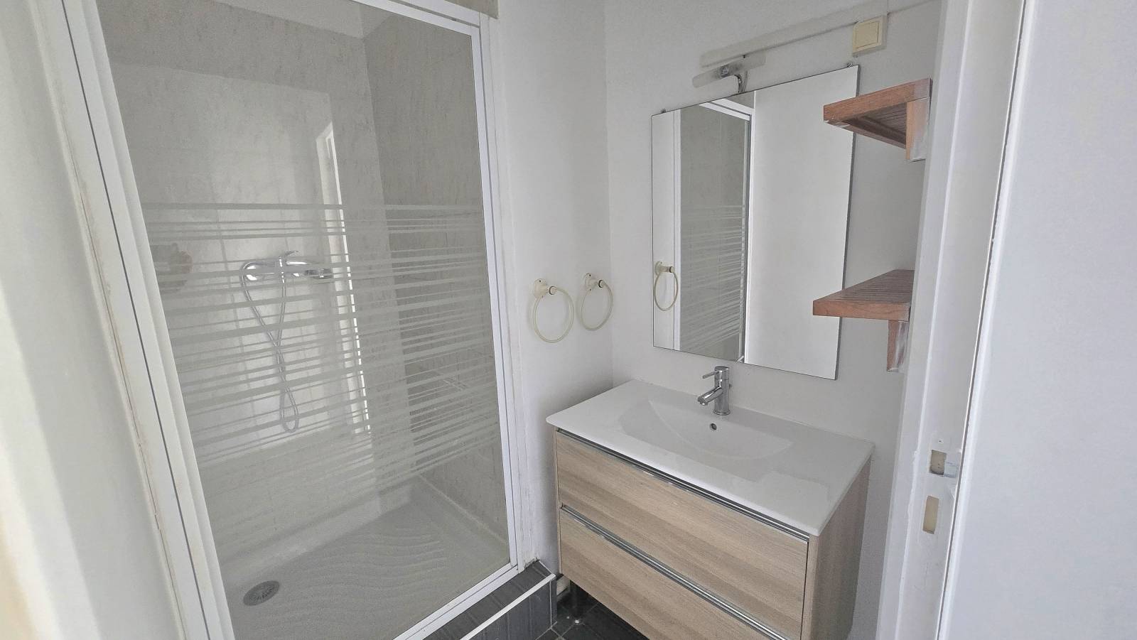 L'ESTAQUE. MAISON DE VILLE AVEC JARDIN ET VUE MER .