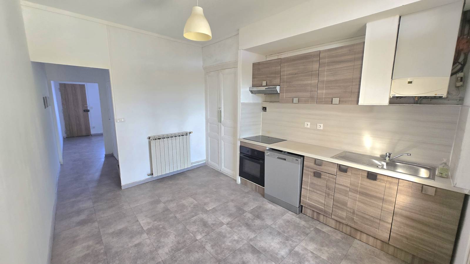 L'ESTAQUE. MAISON DE VILLE AVEC JARDIN ET VUE MER .