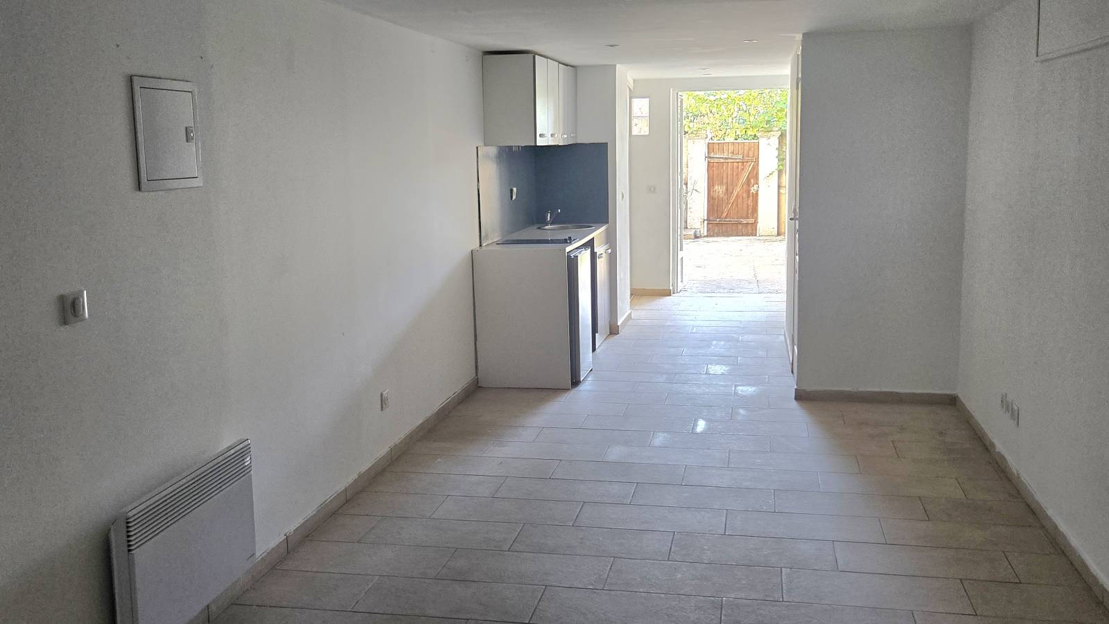 L'ESTAQUE. MAISON DE VILLE AVEC JARDIN ET VUE MER .