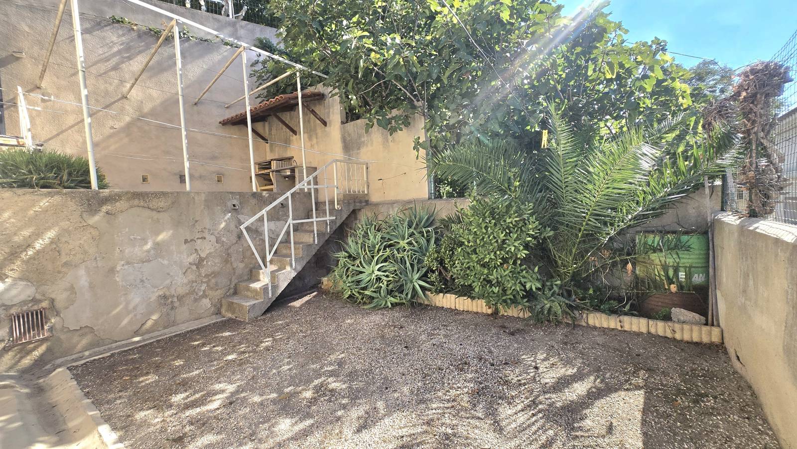 L'ESTAQUE PLAGE. MAISON AVEC VUE MER ET JARDIN.