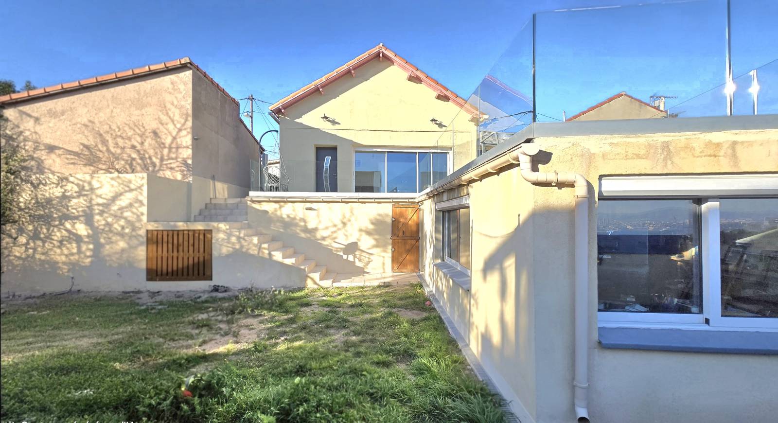 L'ESTAQUE . MAISON AVEC VUE MER ,JARDIN ET STATIONNEMENT