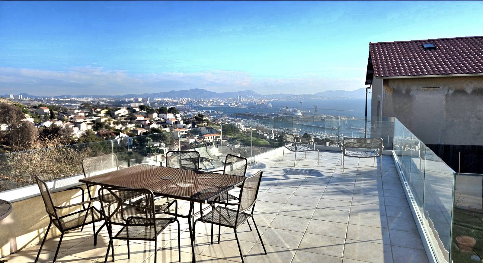 L'ESTAQUE . MAISON AVEC VUE MER ,JARDIN ET STATIONNEMENT