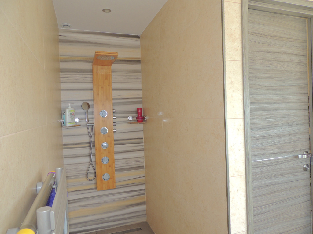 CARRY LE ROUET  MAGNIFIQUE APPARTEMENT AVEC TERRASSE PARKING ET DEPENDANCES