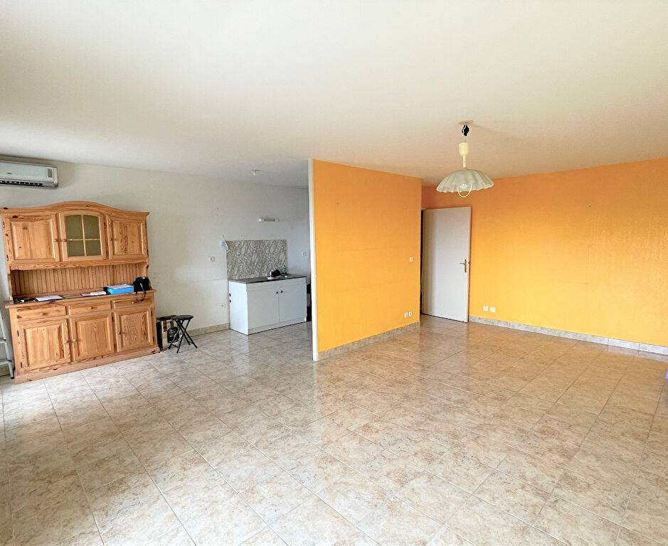 SAINT-LOUIS 15EME. Appartement T3 récent résidence fermée. Terrasse et garage double