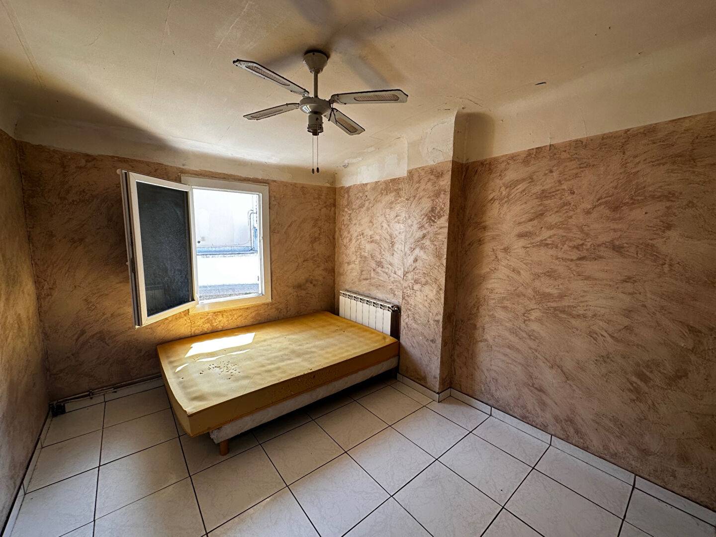 ESTAQUE Maison de ville de 45m² habitables environ dans une traverse calme