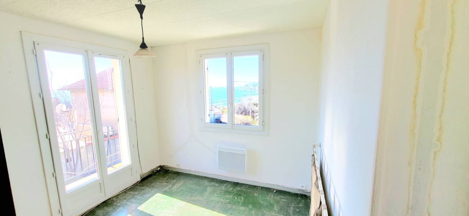 HAUTEURS DE L ESTAQUE Maison T4 de 80m2 avec jardin terrasse et dépendances.