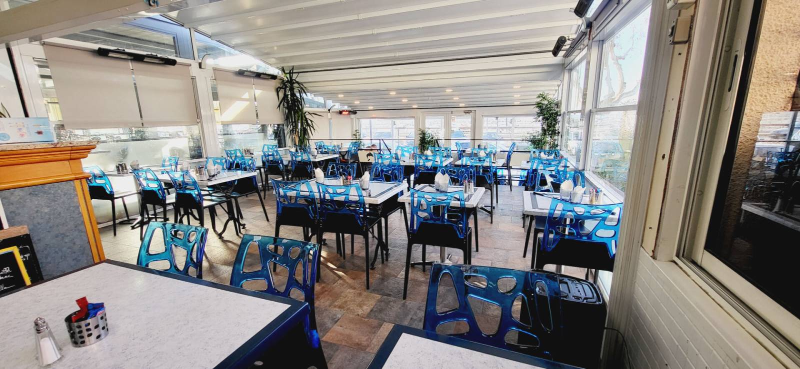 A VENDRE FONDS DE COMMERCE RESTAURANT PIZZERIA GLACIER  LICENCE IV EMPLACEMENT N°1