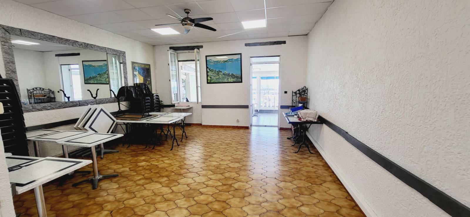 A VENDRE FONDS DE COMMERCE RESTAURANT PIZZERIA GLACIER  LICENCE IV EMPLACEMENT N°1