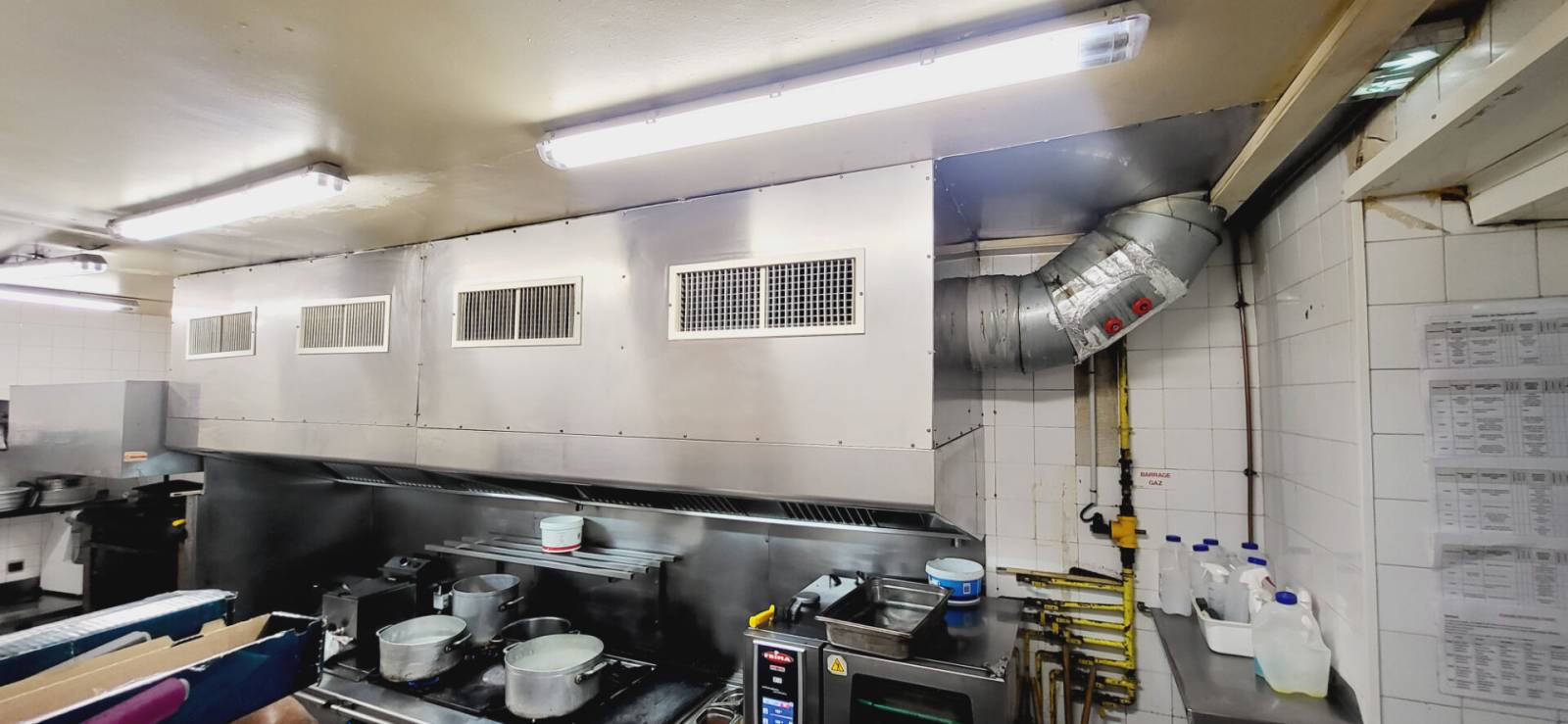 A VENDRE FONDS DE COMMERCE RESTAURANT PIZZERIA GLACIER  LICENCE IV EMPLACEMENT N°1