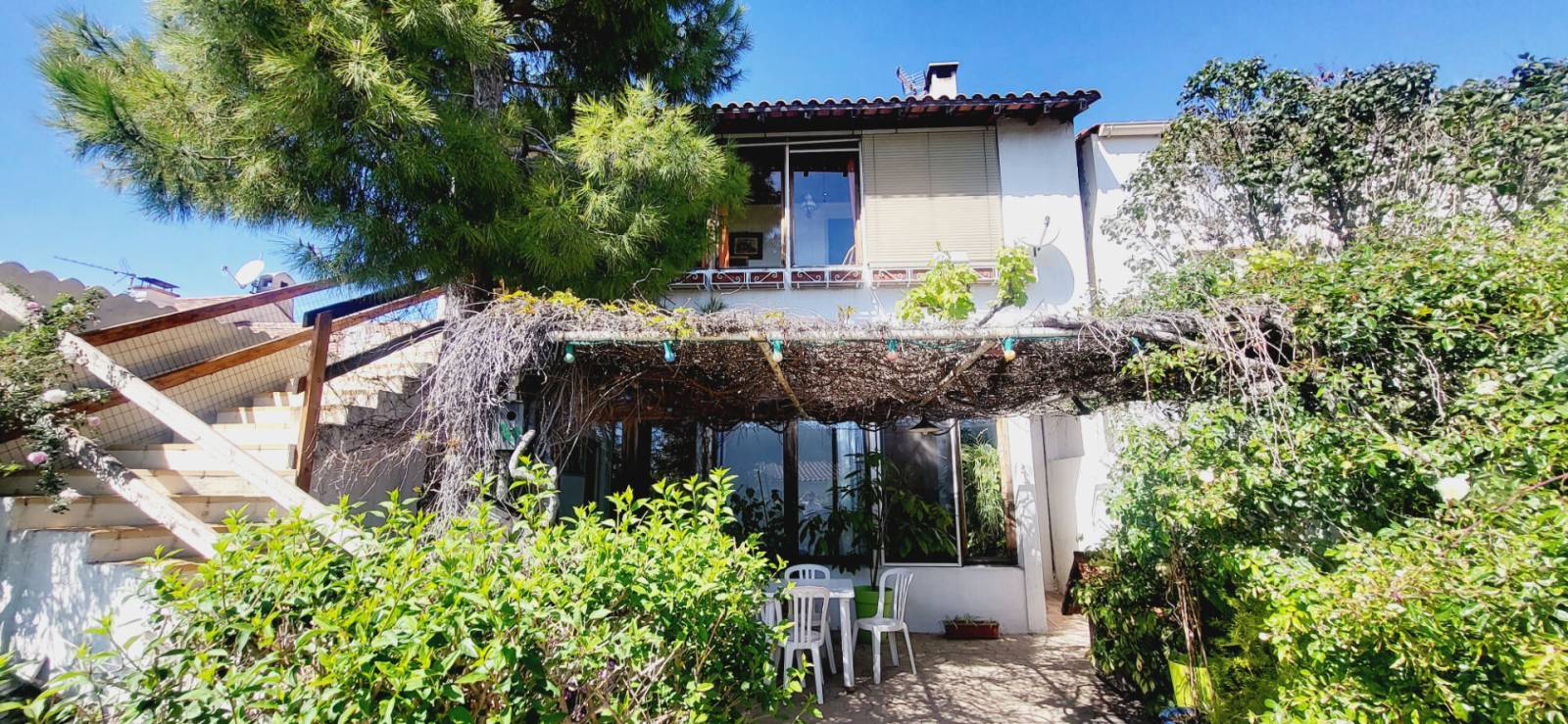 Duplex en rez de chaussée rénové à acheter L'Estaque 13016