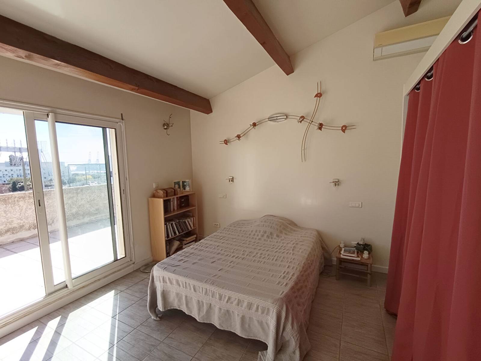 EXCLUSIVITE. / HAUTEURS 16° arrond. Belle maison contemporaine avec beau jardin et piscine