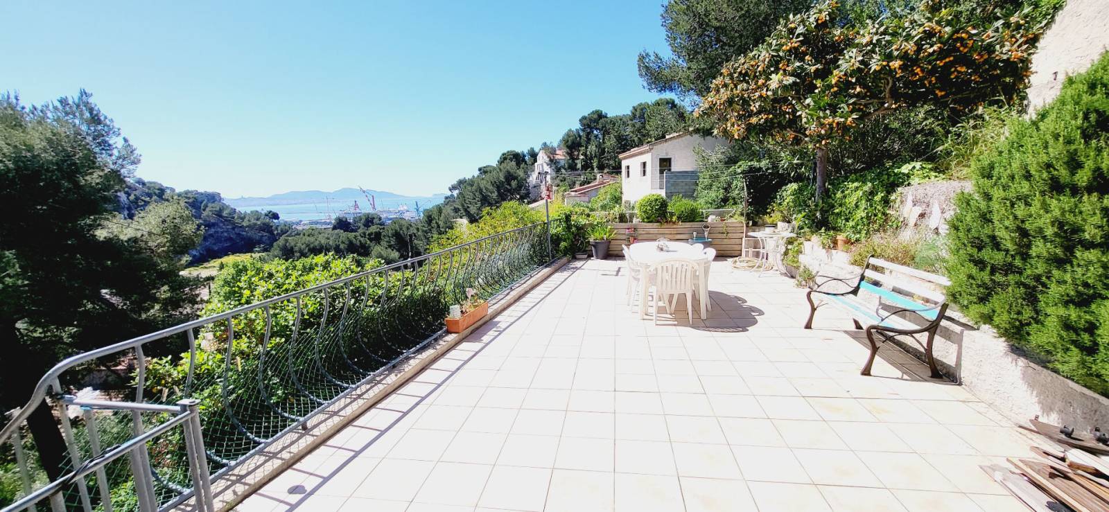 EXCLUSIVITÉ . L'ESTAQUE  Villa de 180m² entre mer & colline sur terrain de 1300m2