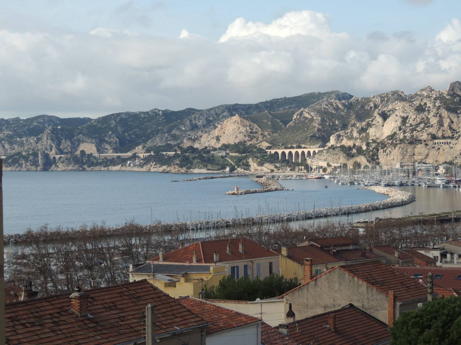 Appartement T4 avec terrasse vue mer et collines parking