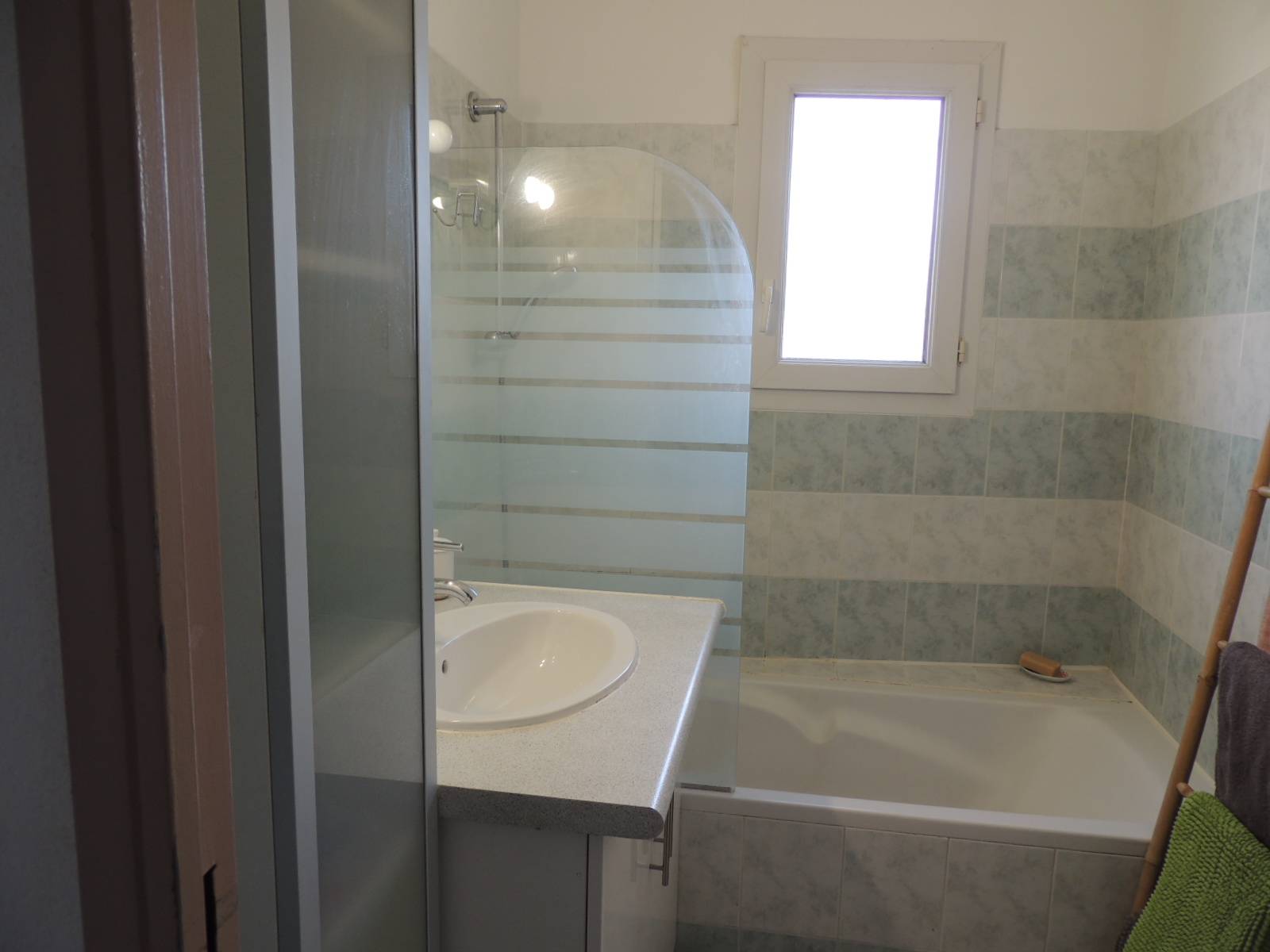 GIGNAC LA NERTHE VILLA T4 AVEC JARDIN TERRASSE ET GARAGE DANS  SECTEUR RESIDENTIEL