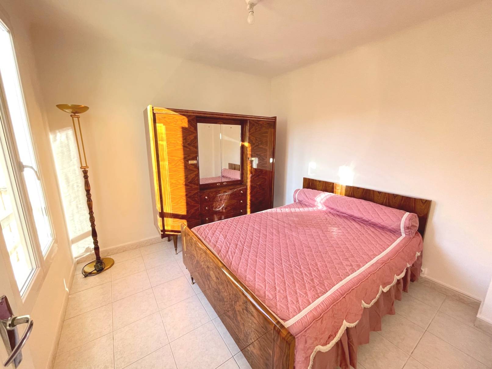 SAINT-LOUIS 15EME. Appartement T3 rénové avec loggia et cave