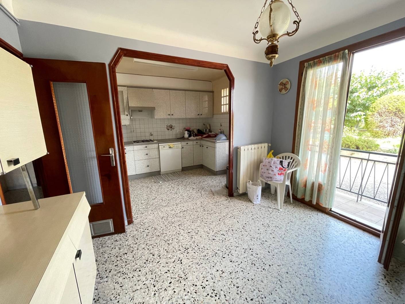 L'ESTAQUE 16EME. Appartement T4 en RDC dans résidence fermée avec terrasse. Cave. Garage.