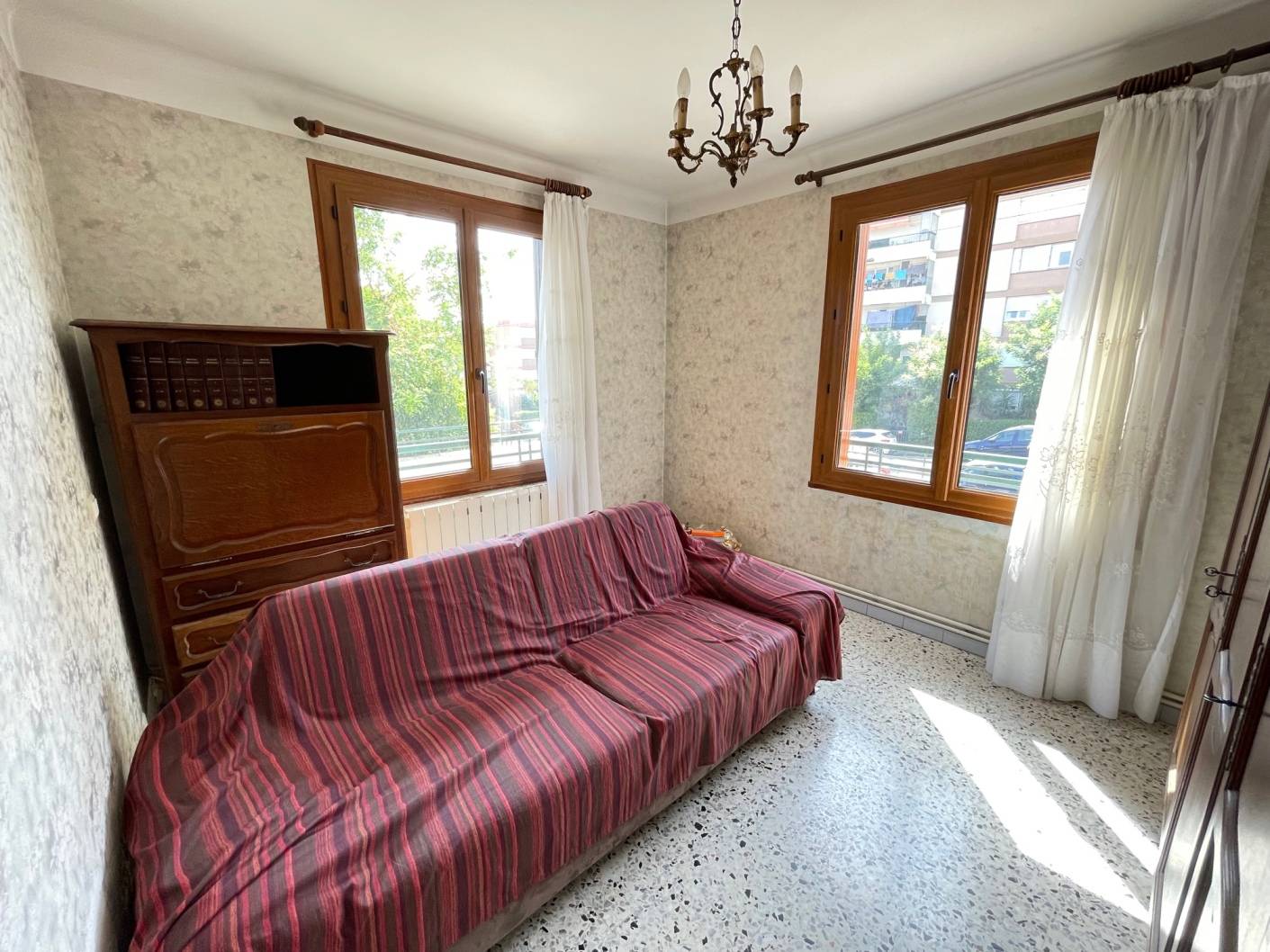 L'ESTAQUE 16EME. Appartement T4 en RDC dans résidence fermée avec terrasse. Cave. Garage.