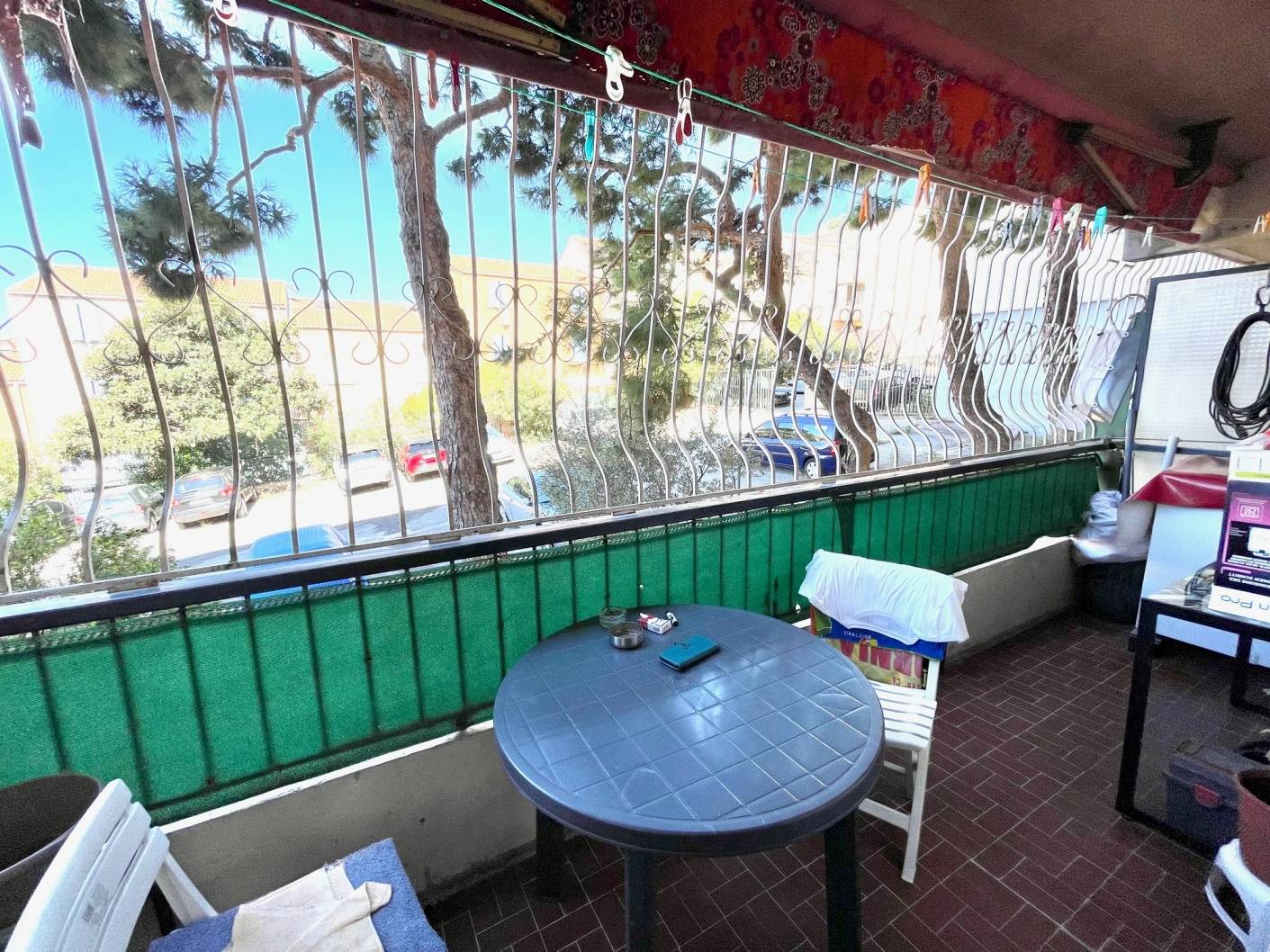 L'ESTAQUE 16EME. Appartement T3 dans résidence avec Terrasse. Place de parking.