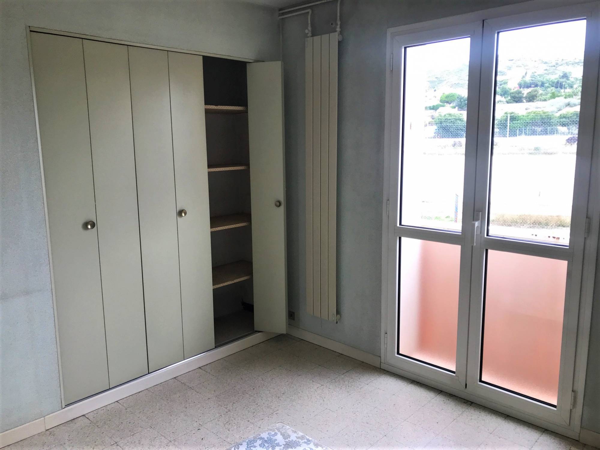 SAINT-HENRI 16EME. Appartement T3 avec balcon, cave et GARAGE