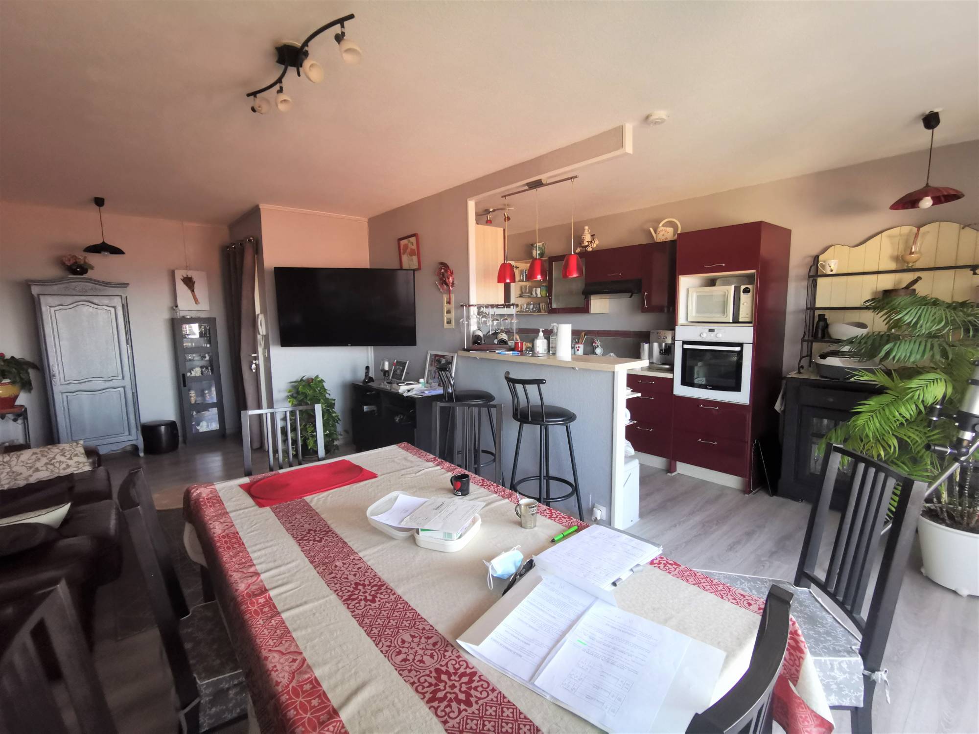 ESTAQUE PLAGE 16EME. Proche du port appartement T4 avec terrasse, vue mer .