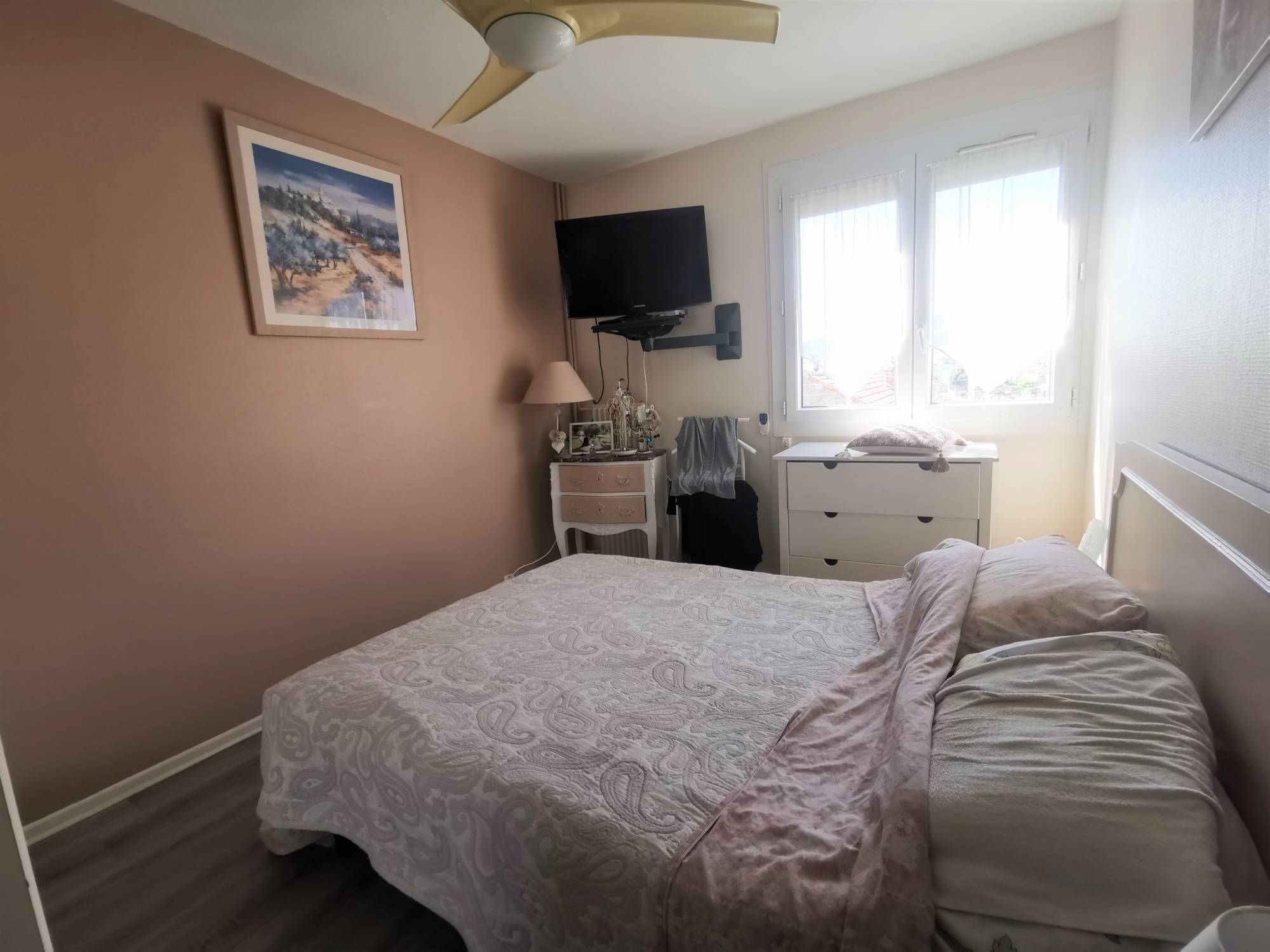 ESTAQUE PLAGE 16EME. Proche du port appartement T4 avec terrasse, vue mer .