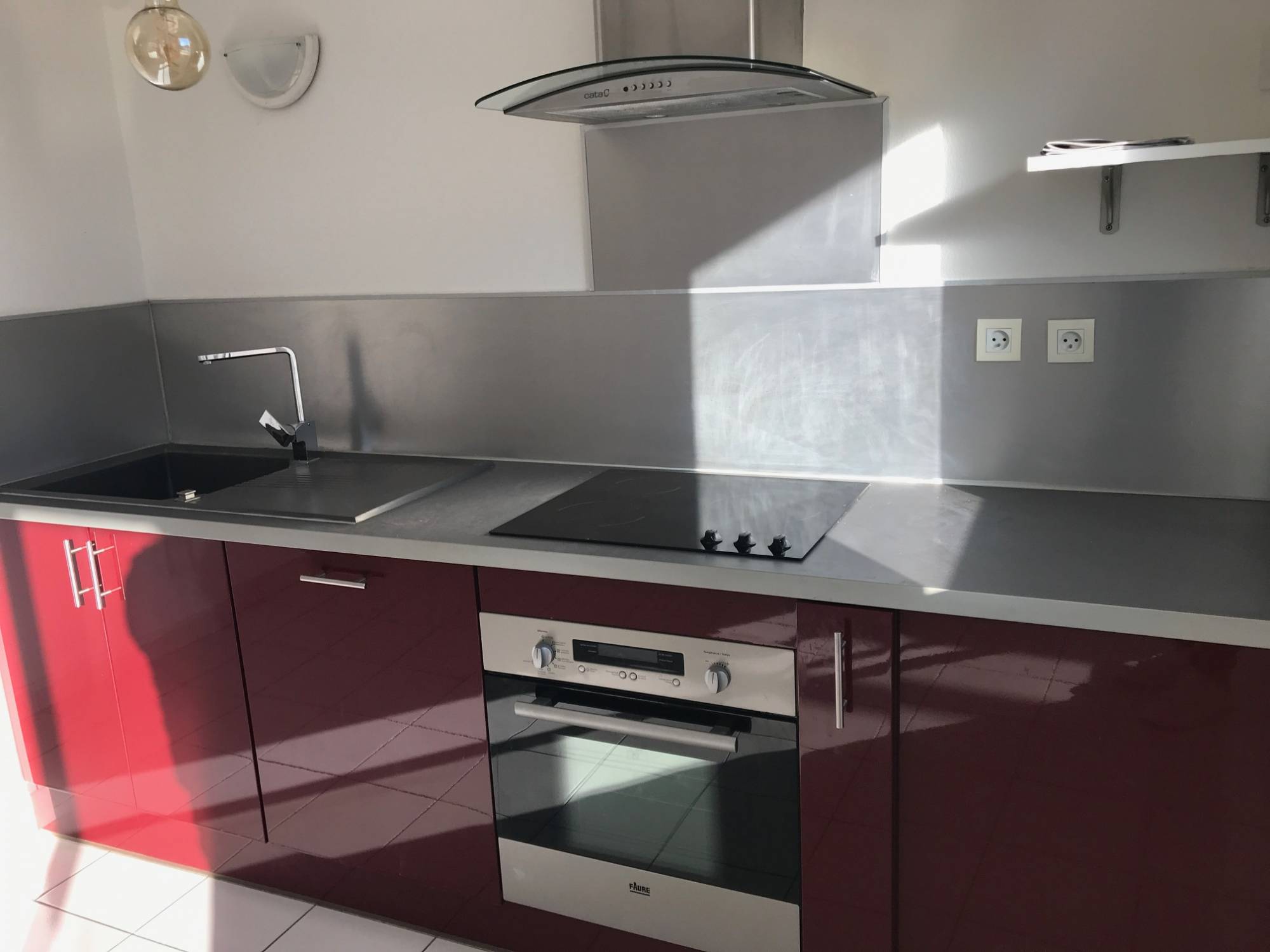 SAINT-LOUIS 15EME. Appartement  T2 récent résidence fermée. Terrasse et Parking