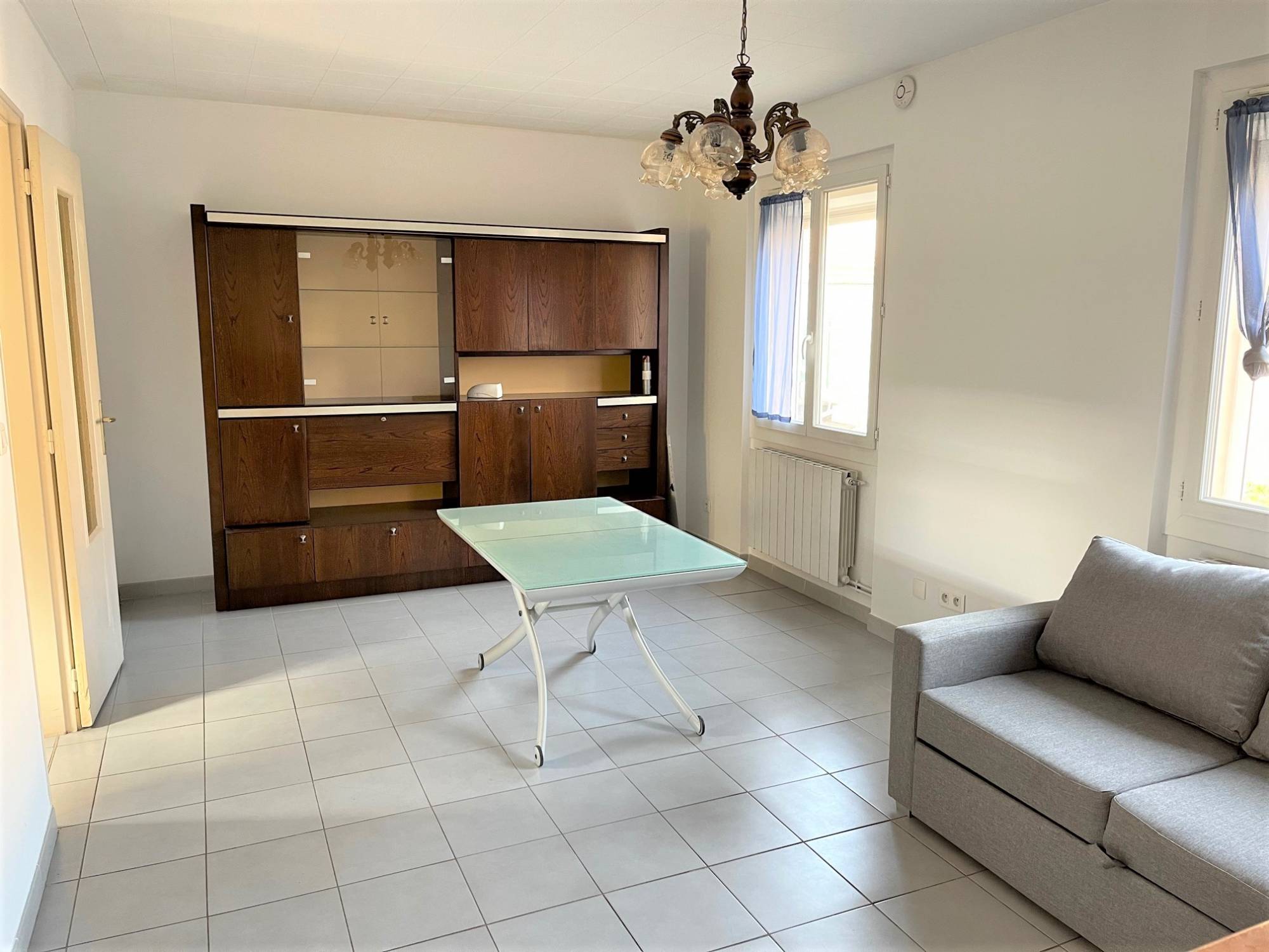 SAINT-ANDRE 16EME. Appartement T3 en RDC avec terrasse et cave