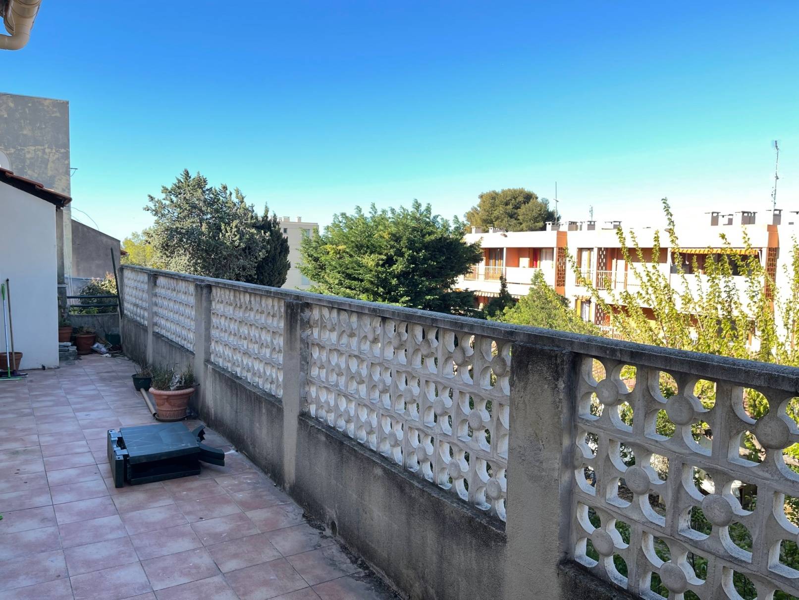 L'ESTAQUE 16EME. Grand appartement T4/5 avec terrasse et cave.