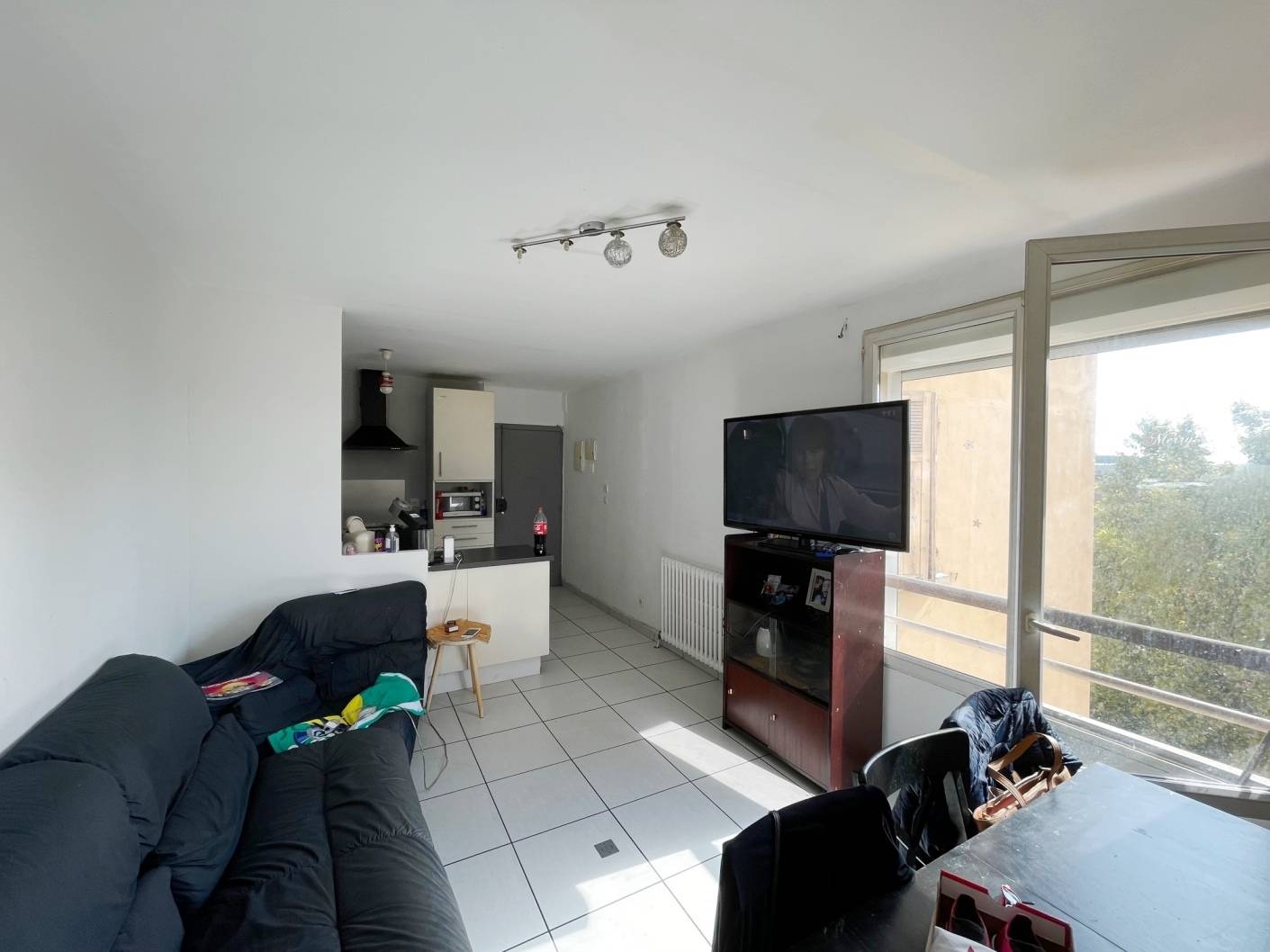 SAINT-LOUIS 15EME. Appartement T4 rénové avec loggia et cave