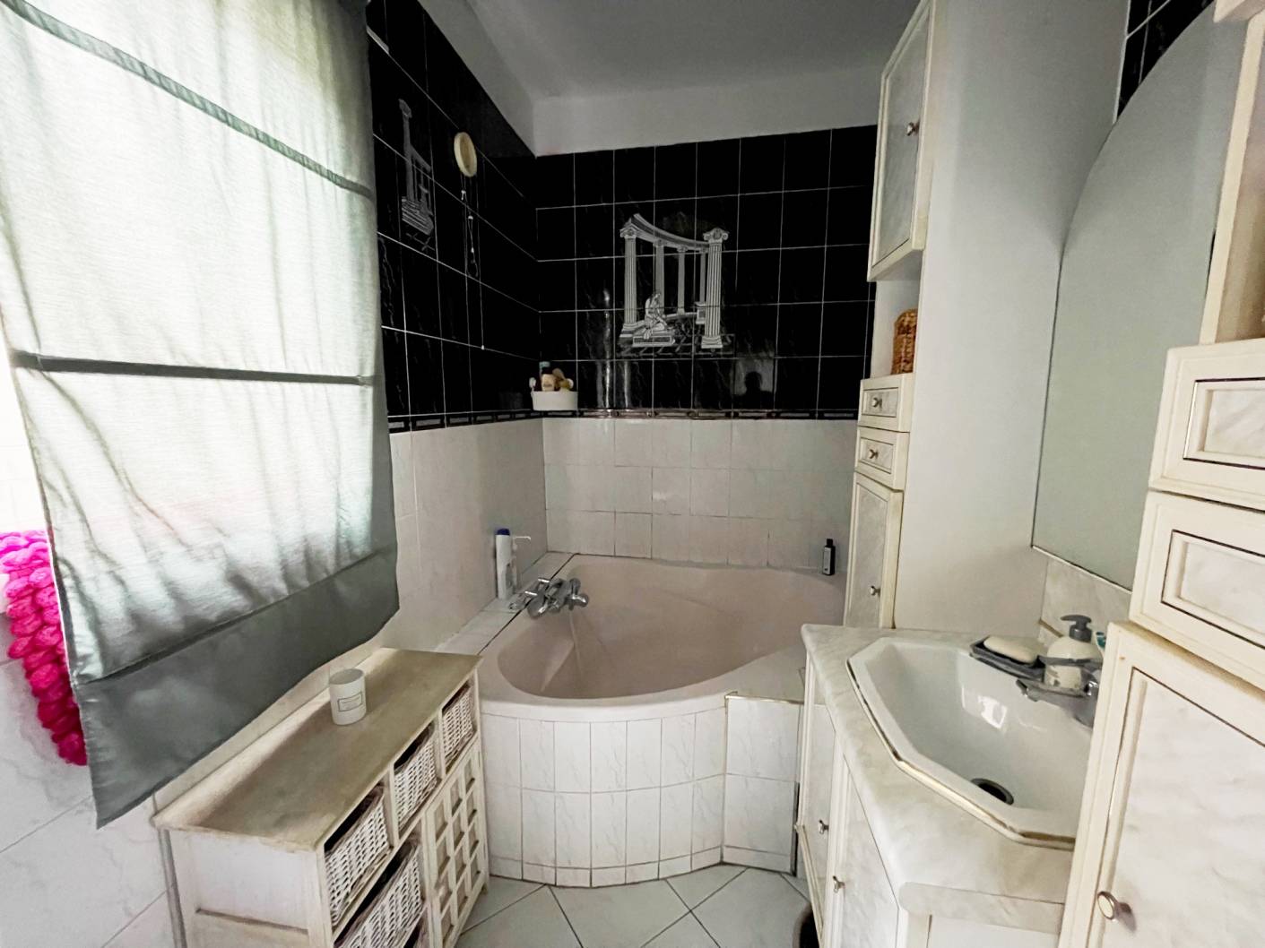 HAUTEURS DE L'ESTAQUE . Appartement T3 de 60 m² petite copropriété. Excellent état. Cave