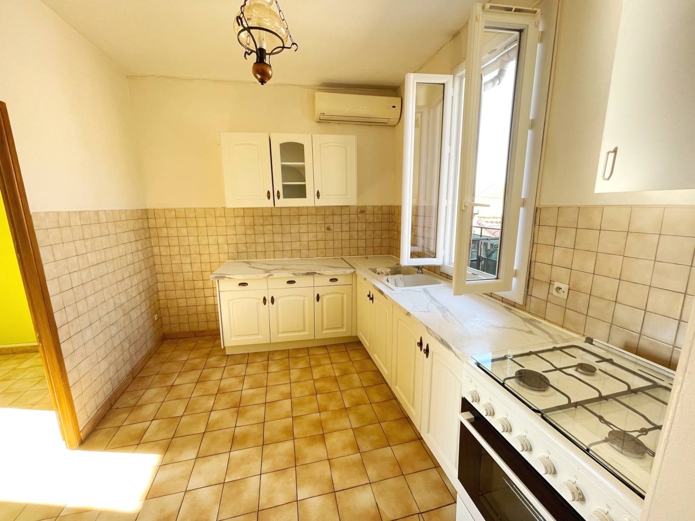 L'ESTAQUE 16EME. Appartement T3 avec Jardinet 40 m² env. Vue mer.