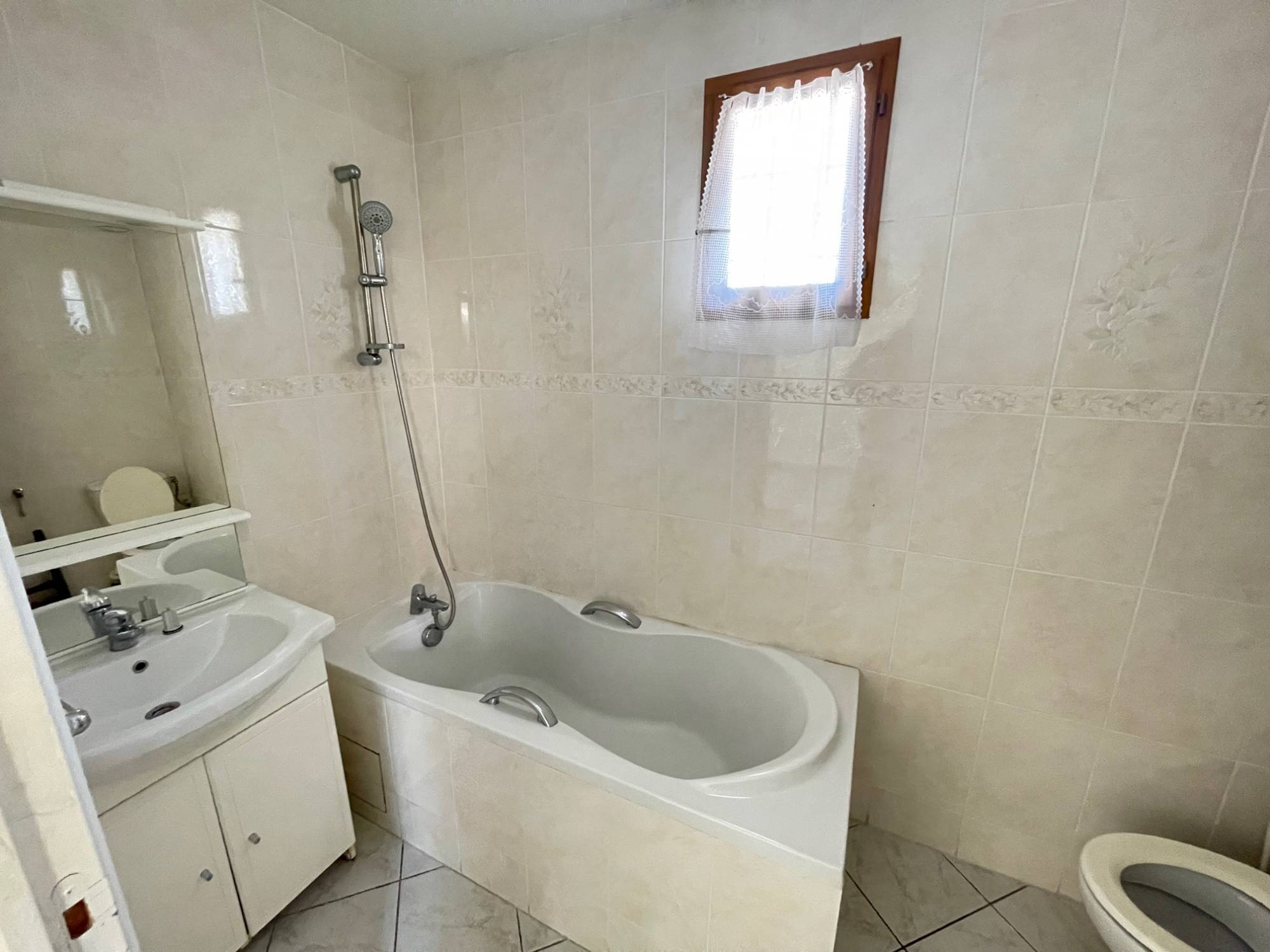 L'ESTAQUE 16EME. Appartement T3 avec Jardinet 40 m² env. Vue mer.