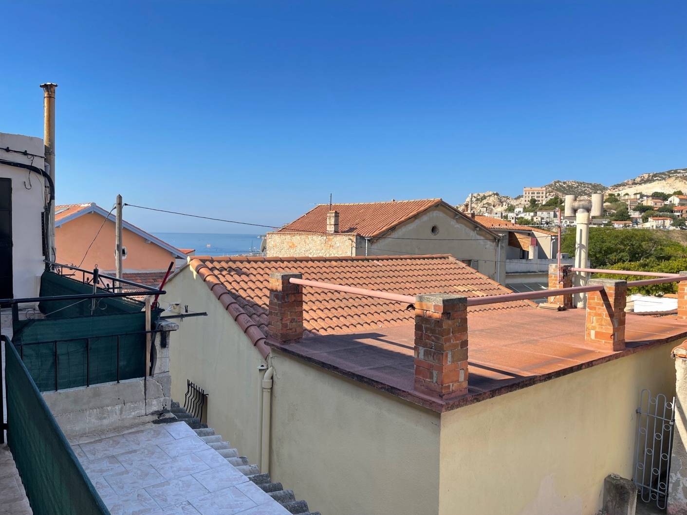 L'ESTAQUE 16EME. Appartement T3 avec Jardinet 40 m² env. Vue mer.