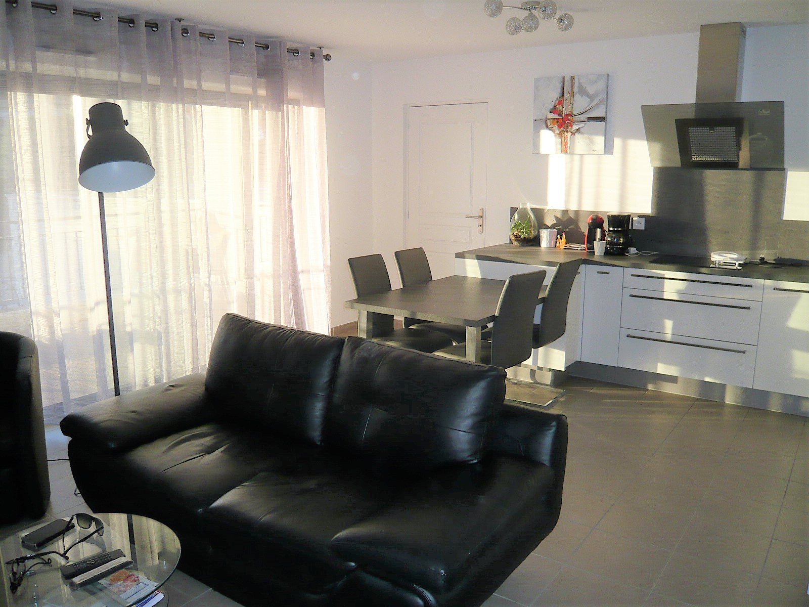 Séjour cuisine équipée